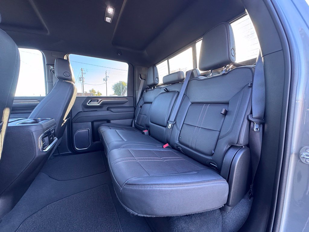 Used 2024 Chevrolet Silverado 2500 High Country w/ Technology Package AWD/4WD image 18