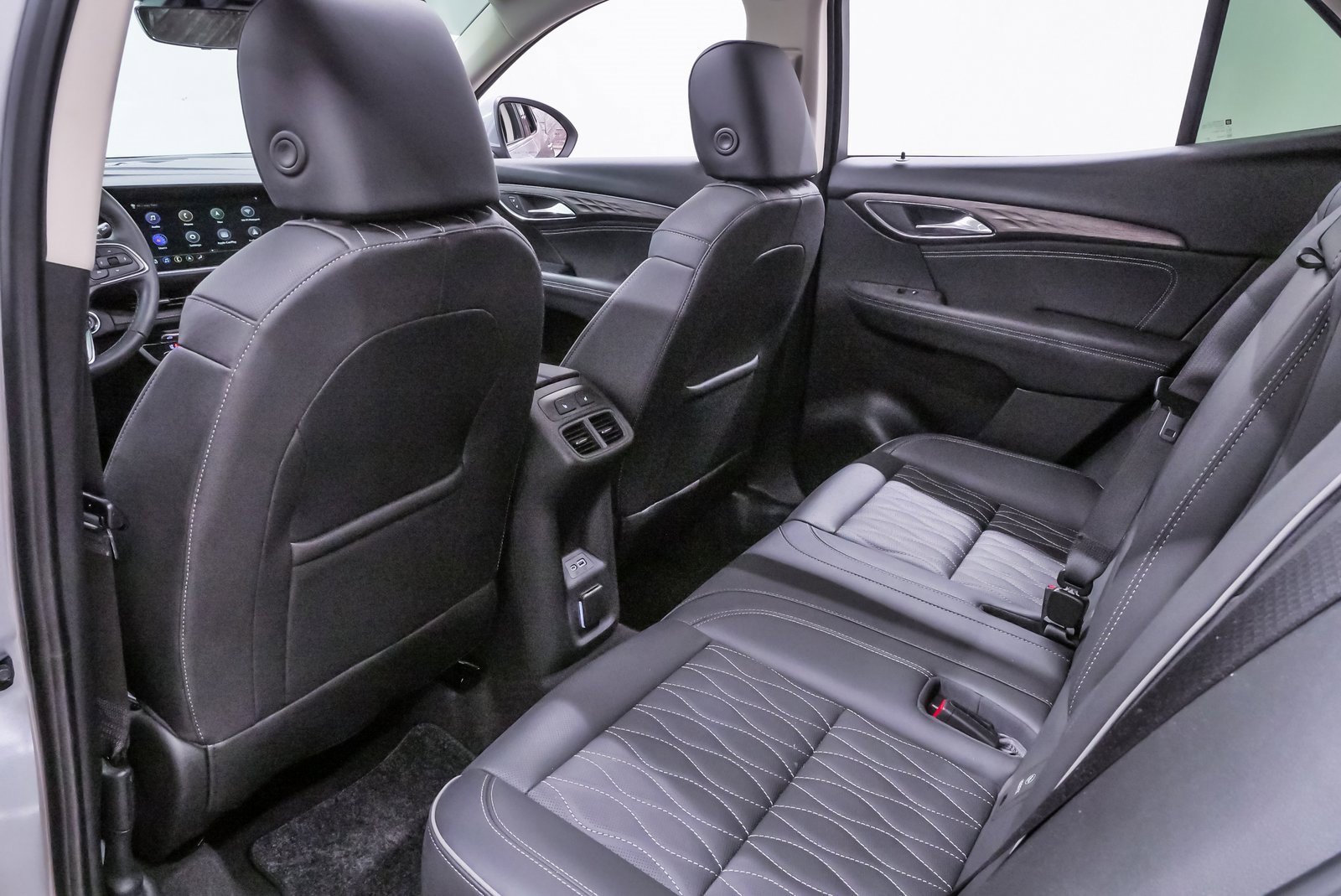 Used 2023 Buick Envision Avenir image 11