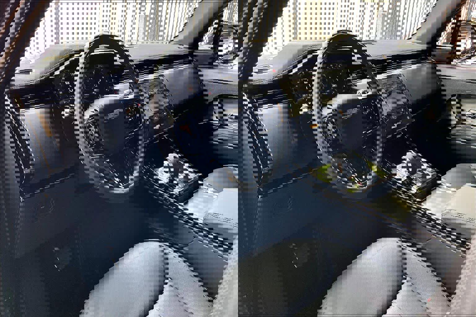 Used 2025 Land Rover Range Rover Sport Dynamic SE image 17