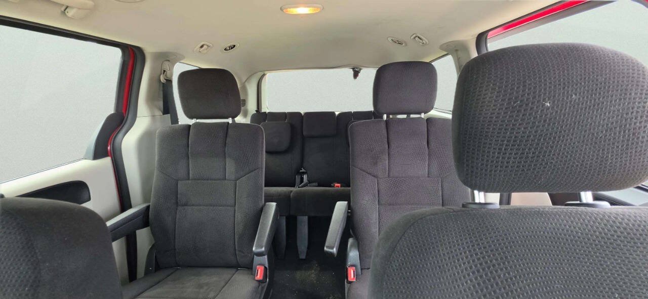 Used 2013 Dodge Grand Caravan SXT FWD image 9