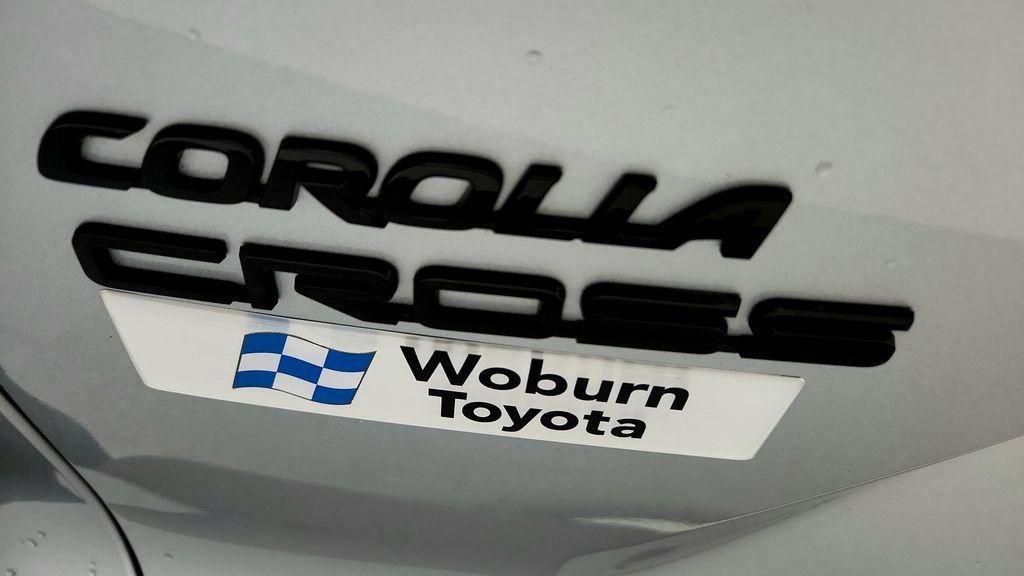 Used 2022 Toyota Corolla Cross XLE w/ Convenience Package AWD/4WD image 13