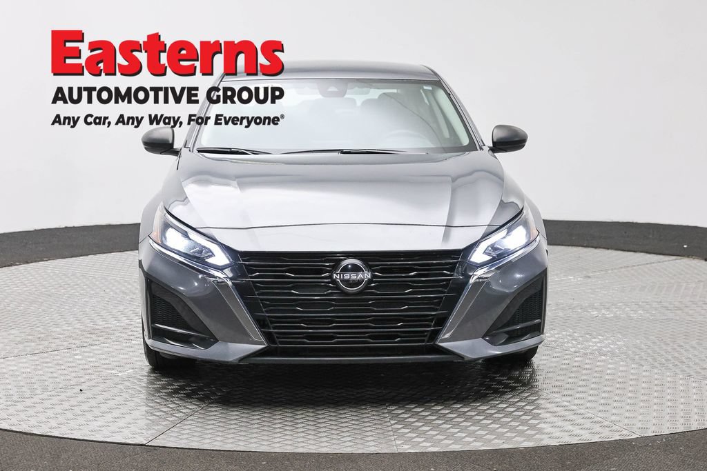 Used 2024 Nissan Altima 2.5 SV FWD image 2
