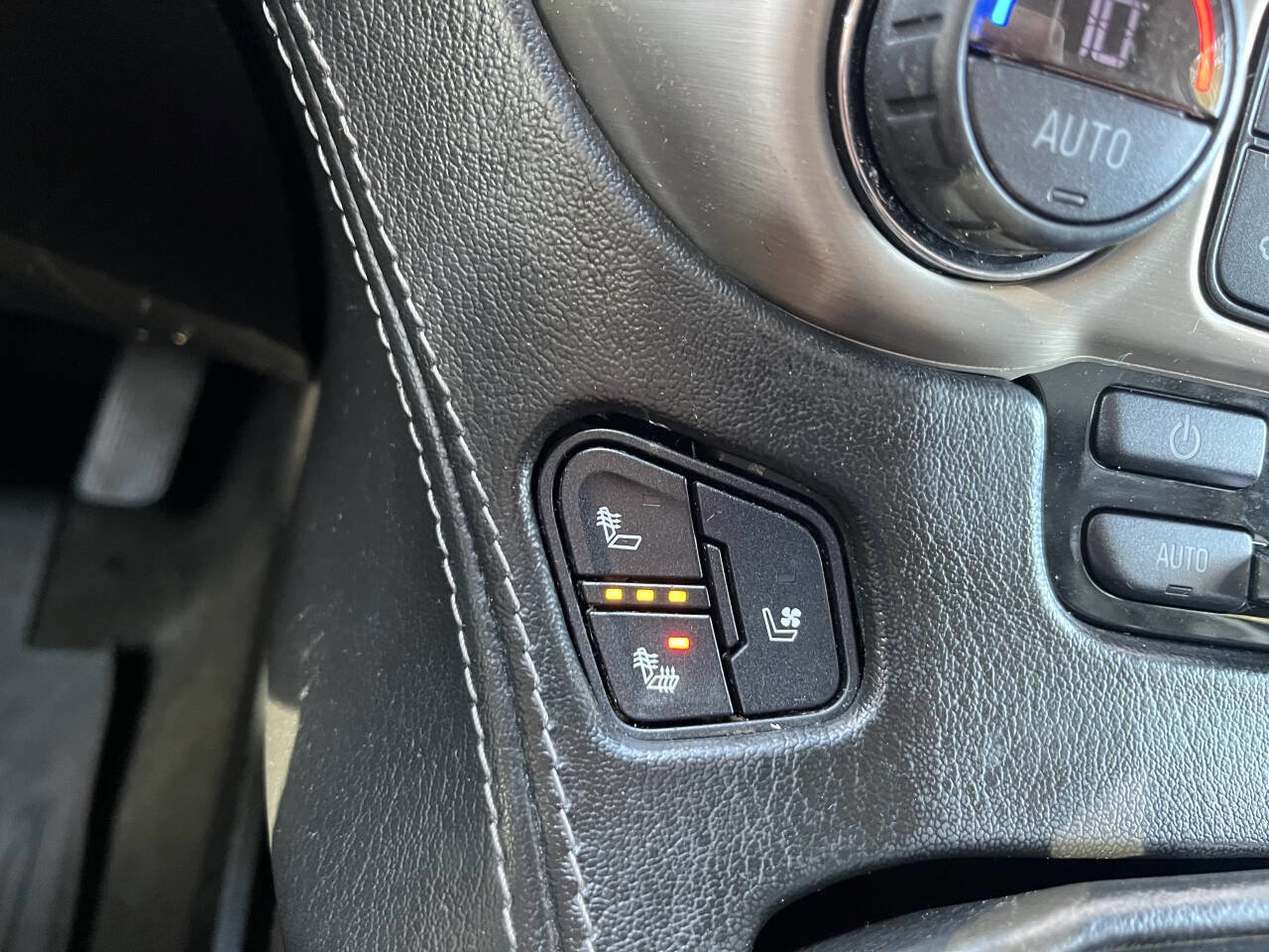 Used 2018 GMC Yukon XL Denali w/ Open Road Package image 22