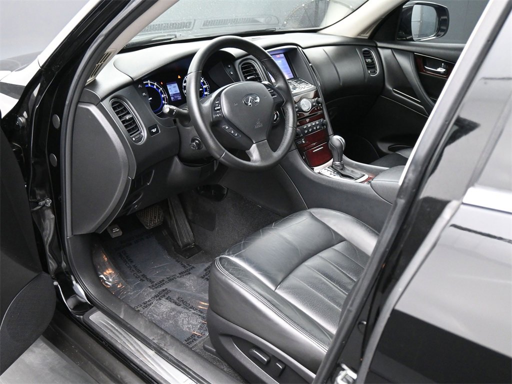 Used 2017 INFINITI QX50 2WD w/ Premium Plus Package image 2