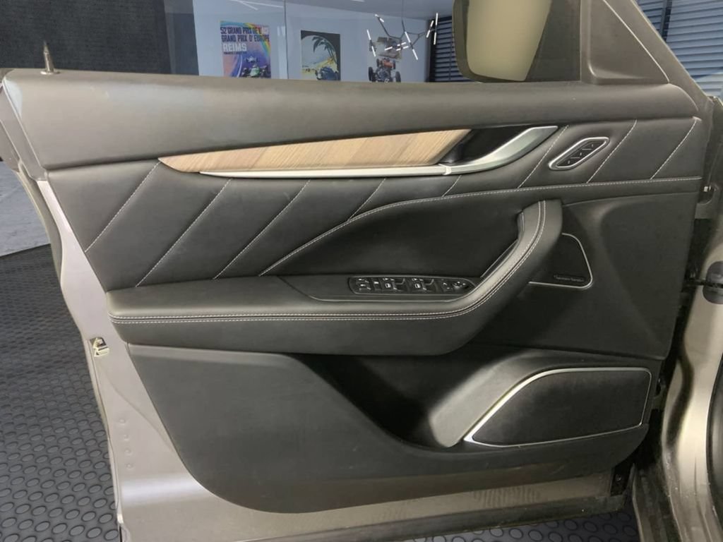 Used 2019 Maserati Levante GranLusso AWD/4WD image 18