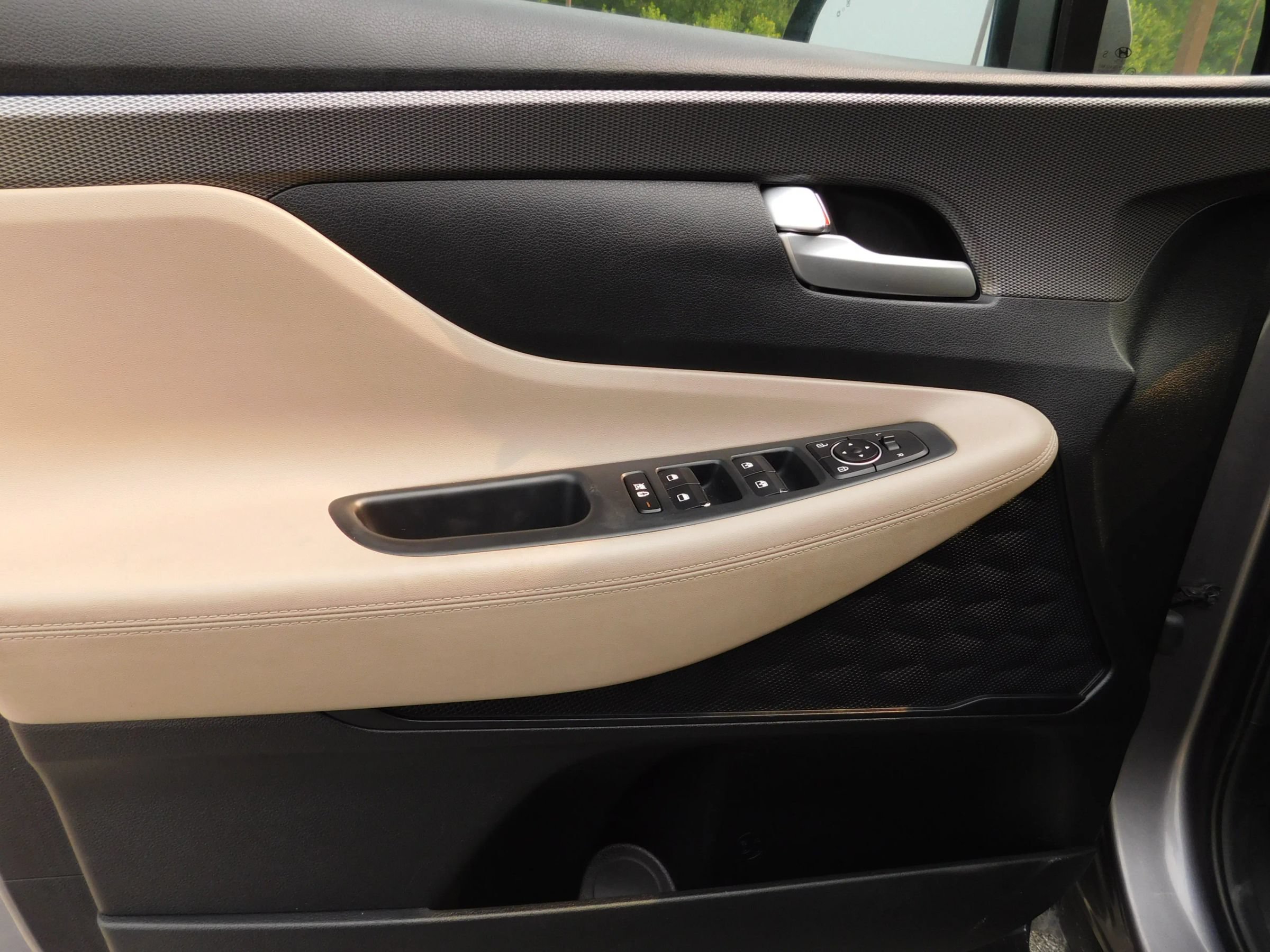 Used 2020 Hyundai Santa Fe SEL FWD image 14