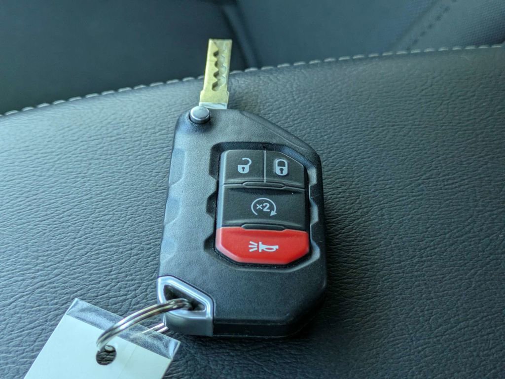 Used 2021 Jeep Wrangler Unlimited Sahara AWD/4WD image 44