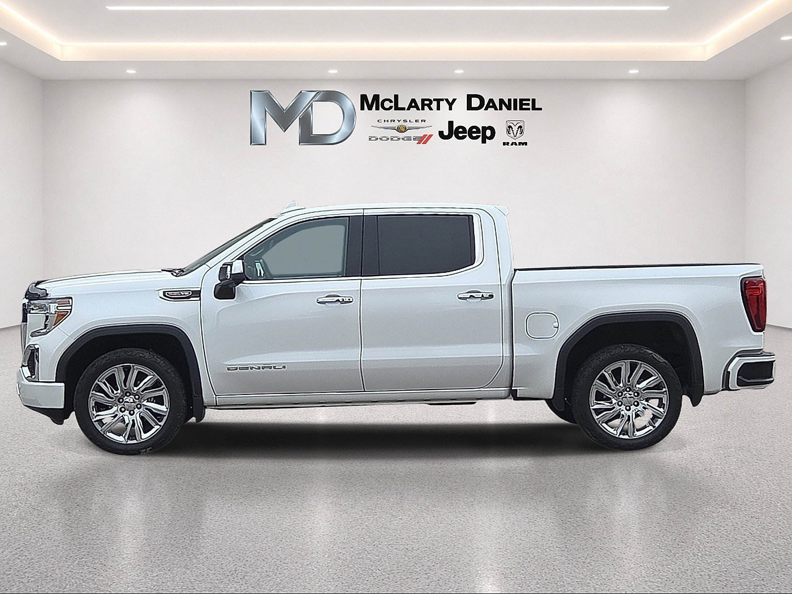 Used 2019 GMC Sierra 1500 Denali w/ Denali Ultimate Package AWD/4WD image 3