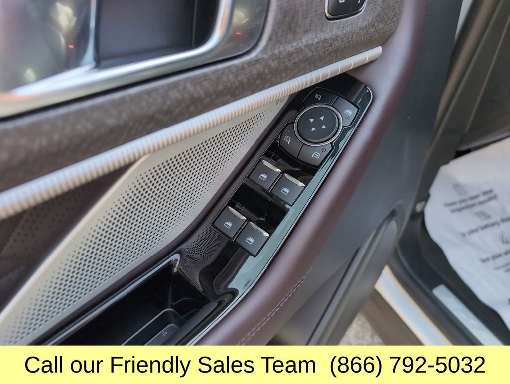 Used 2025 Ford Explorer Platinum w/ Ultimate Package AWD/4WD image 13