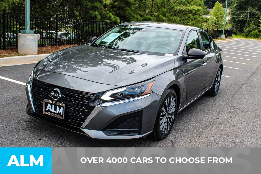 Used 2024 Nissan Altima 2.5 SV FWD image 2