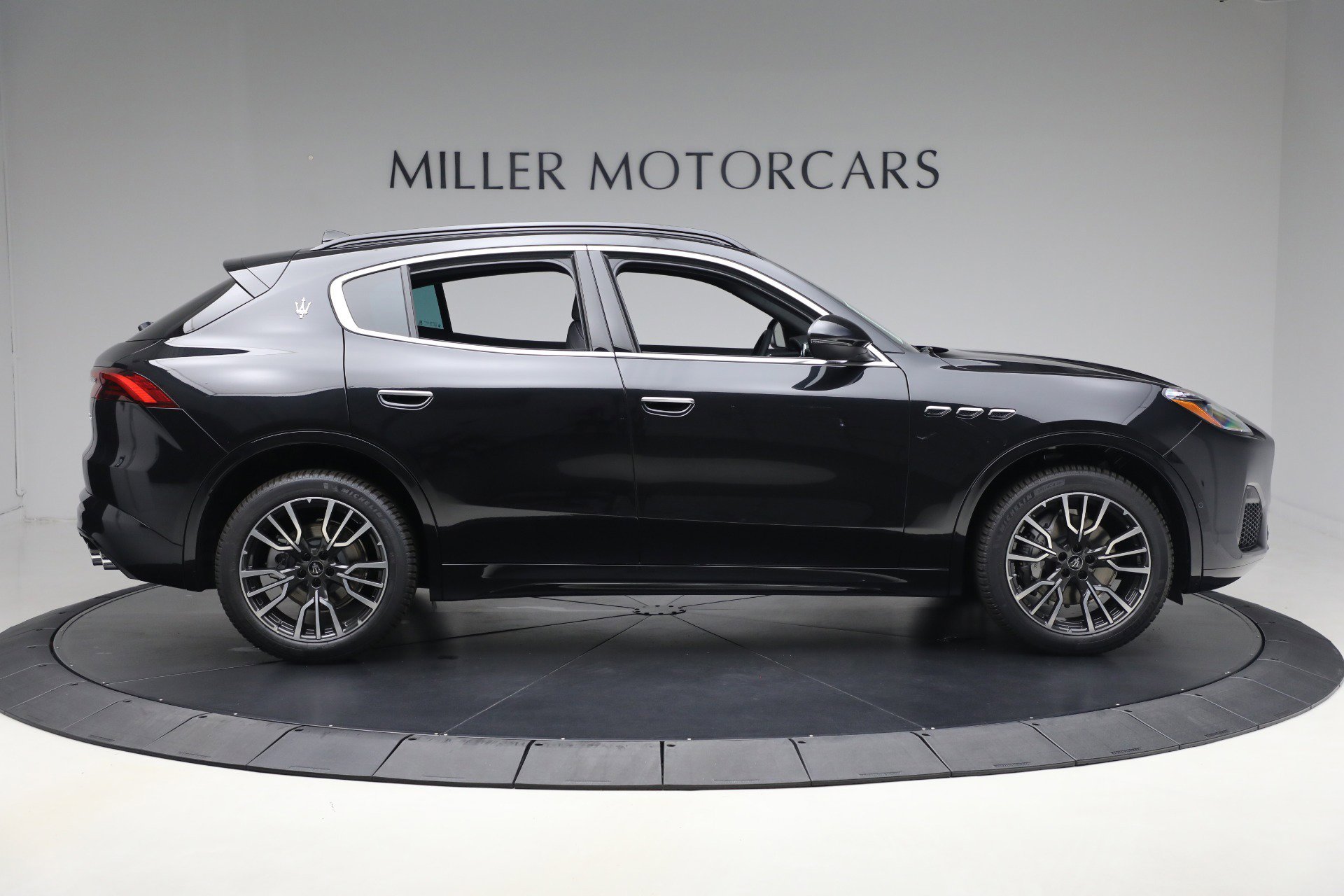 New 2025 Maserati Grecale GT image 9