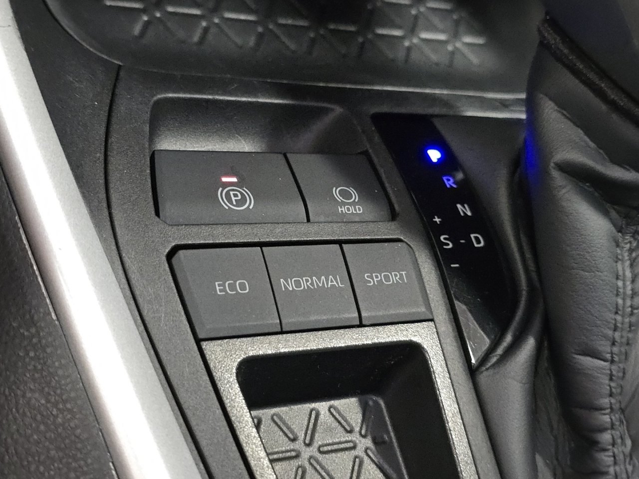 Certified 2024 Toyota RAV4 XLE w/ Convenience Package FWD image 30