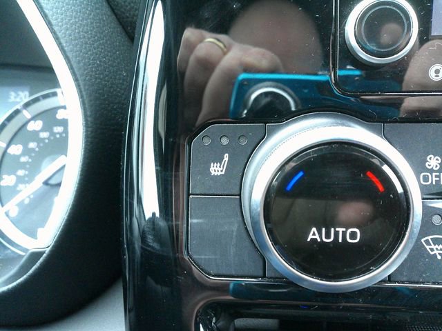 Used 2022 Toyota Highlander XLE AWD/4WD image 20