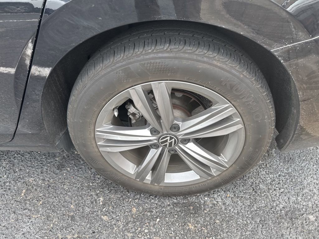 Used 2024 Volkswagen Jetta SE image 3