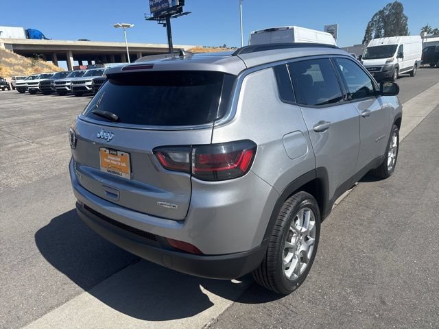 Certified 2022 Jeep Compass Latitude w/ Sun and Sound Group AWD/4WD image 6