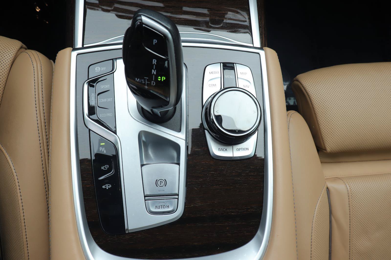 Used 2022 BMW 740i w/ Premium Package RWD image 35