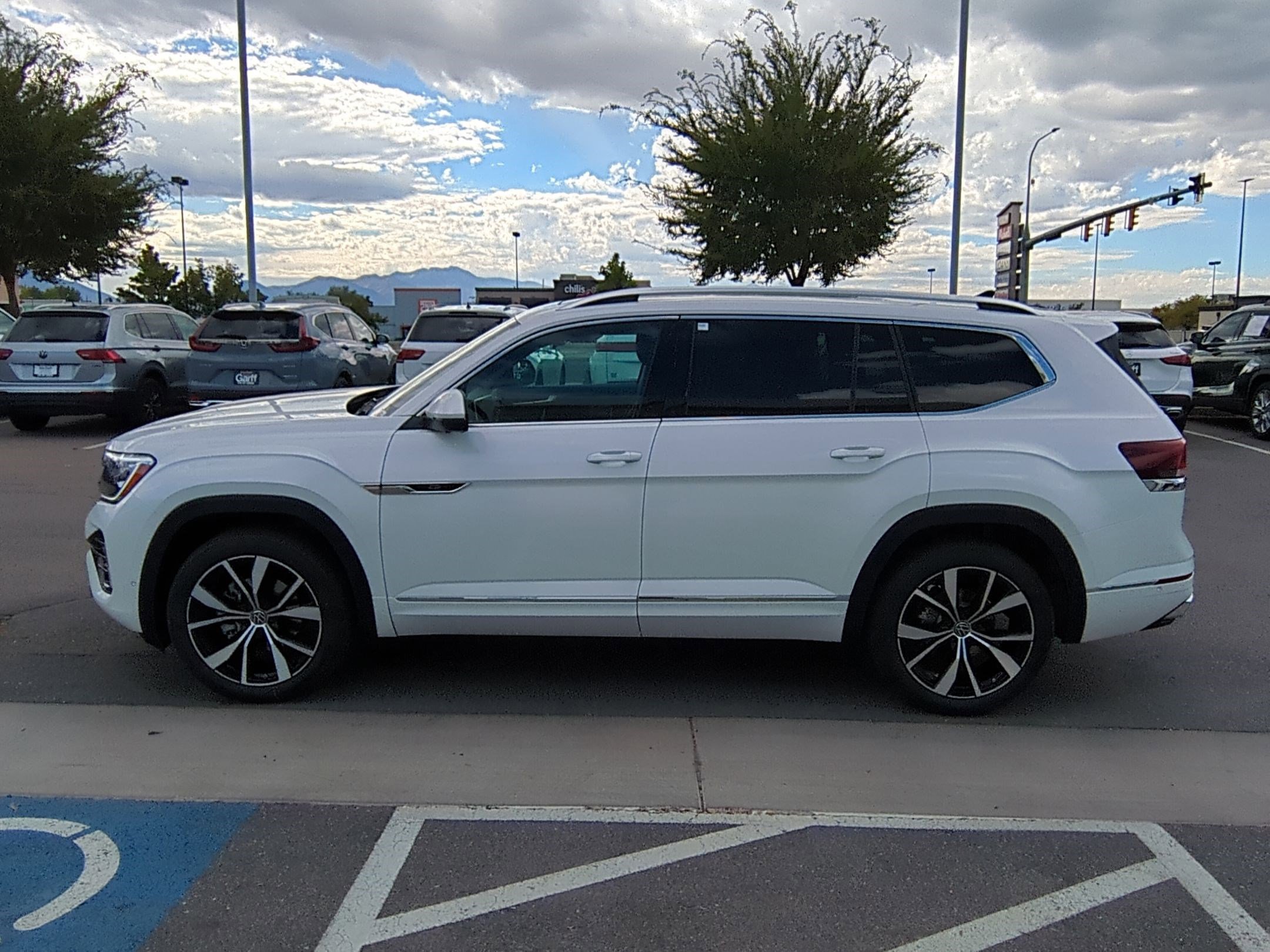 New 2026 Volkswagen Atlas SEL Premium R-Line image 9