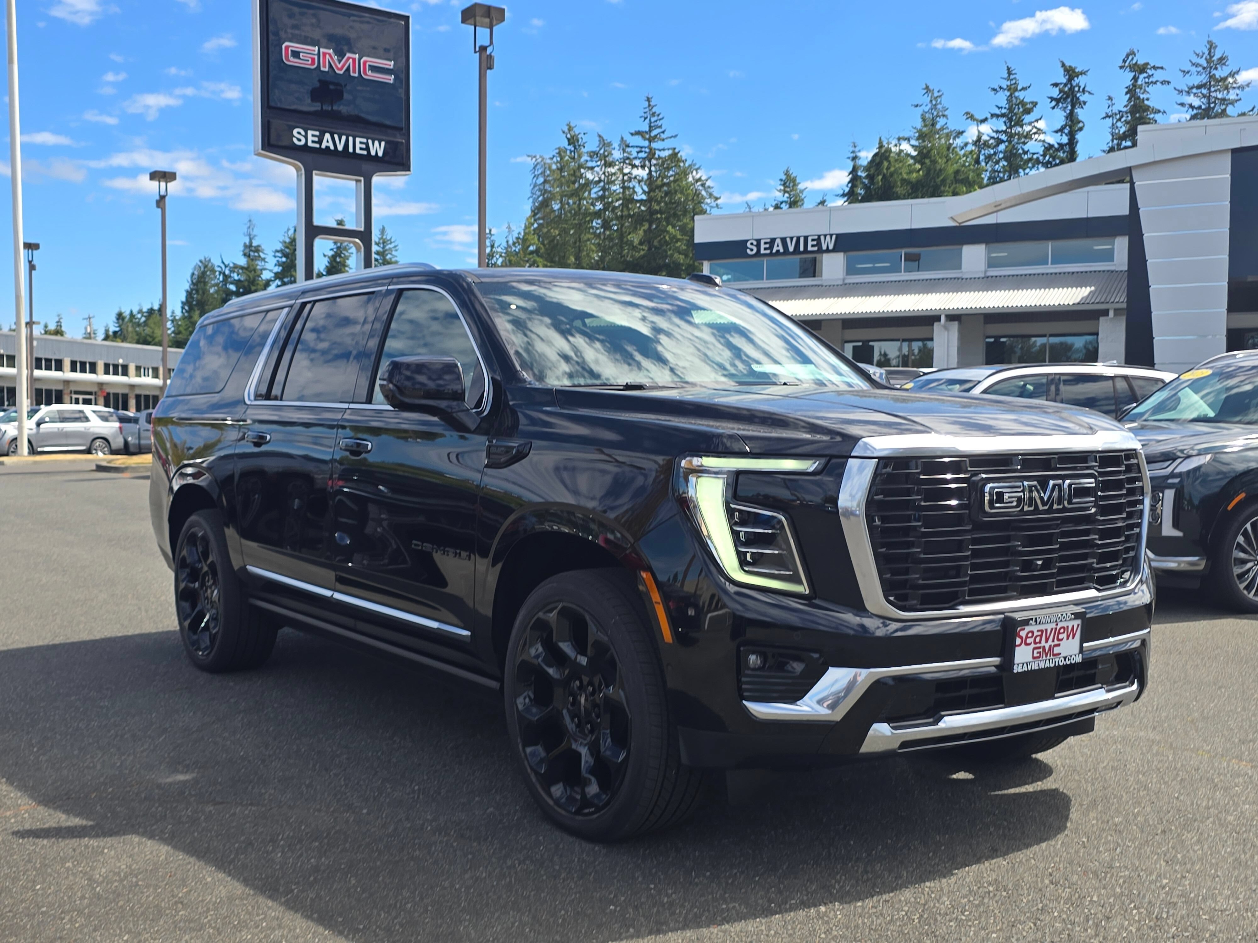 New 2026 GMC Yukon XL Denali w/ Denali Reserve Package AWD/4WD image 1