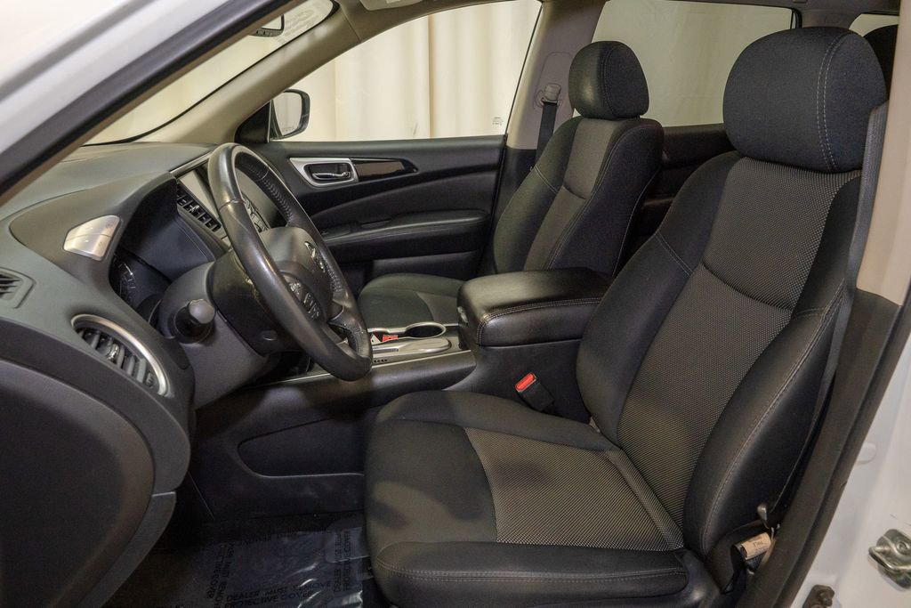 Used 2018 Nissan Pathfinder SV image 11