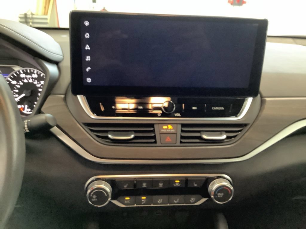 Used 2023 Nissan Altima 2.5 SV w/ SV Premium Package AWD/4WD image 9