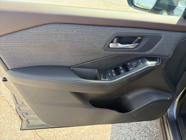 Used 2023 Nissan Rogue SV image 11