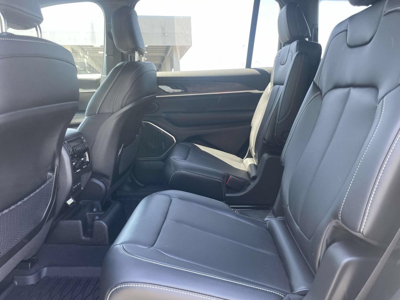 New 2026 Jeep Grand Cherokee L Limited w/ Luxury Tech Group II AWD/4WD image 20
