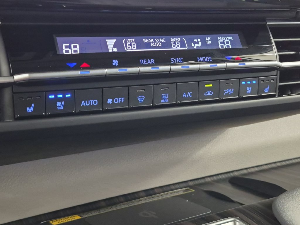 Used 2021 Toyota Sienna Limited AWD/4WD image 21