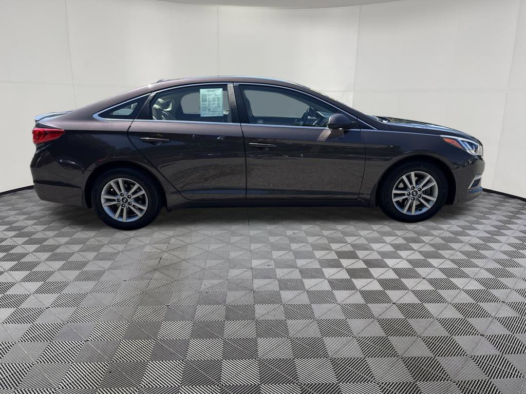 Used 2015 Hyundai Sonata SE w/ Option Group 09 FWD image 4