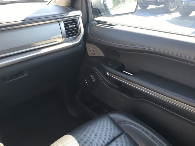 Used 2024 Ford Expedition XLT image 20