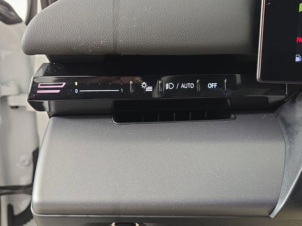 Used 2025 BMW 530i xDrive w/ Premium Package image 29