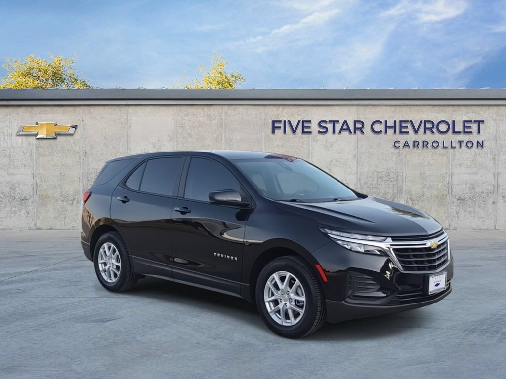 Used 2022 Chevrolet Equinox LS AWD/4WD image 2