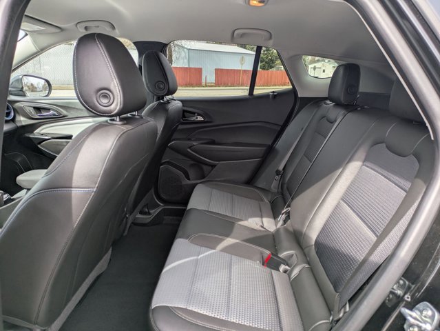 Used 2025 Chevrolet Trax LT image 23