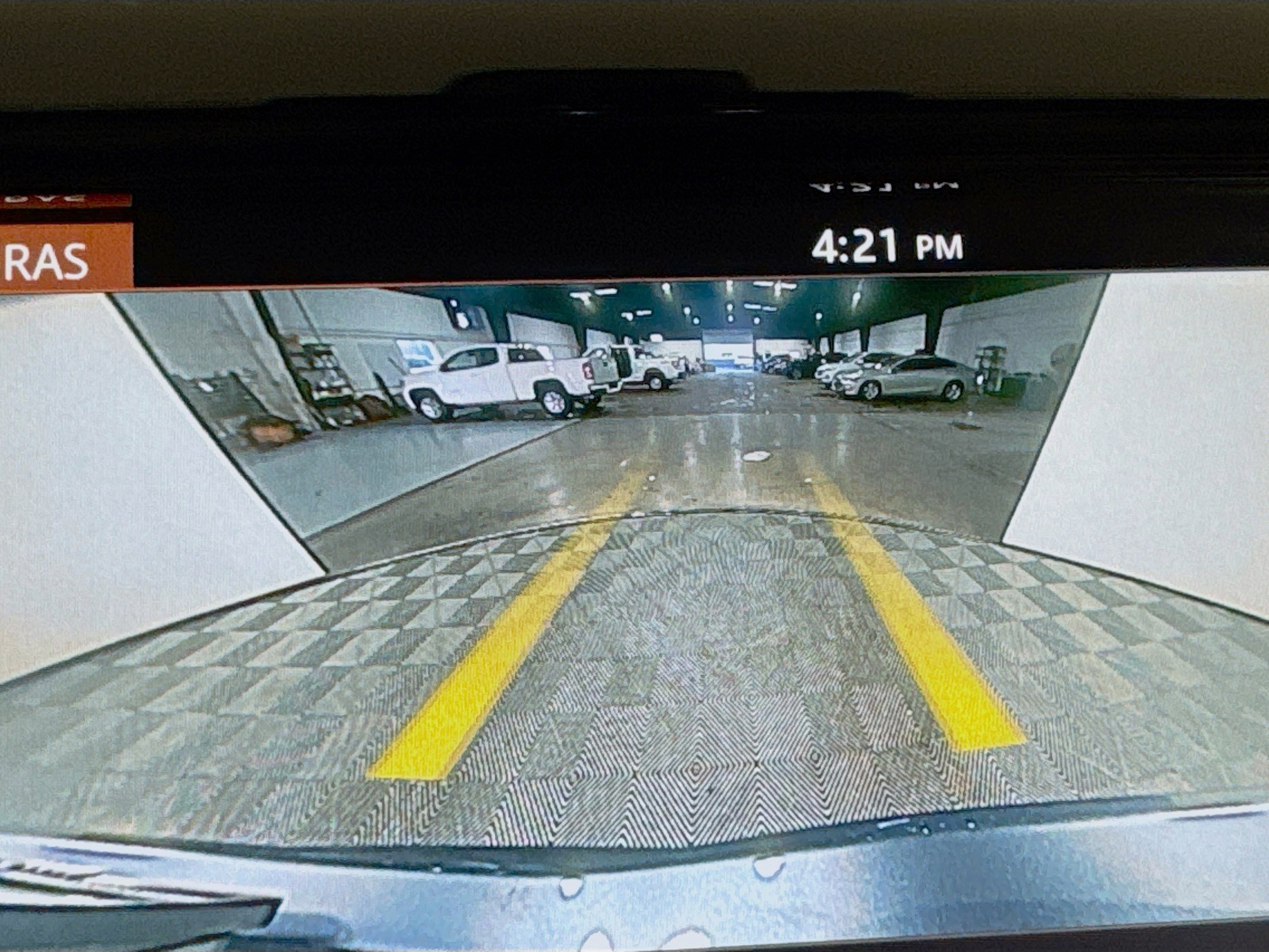 Used 2018 Land Rover Discovery HSE image 18