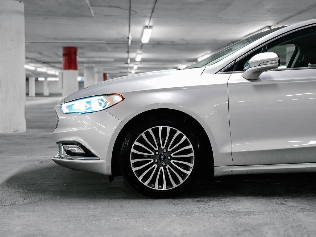 Used 2017 Ford Fusion SE w/ Fusion SE Technology Package image 15