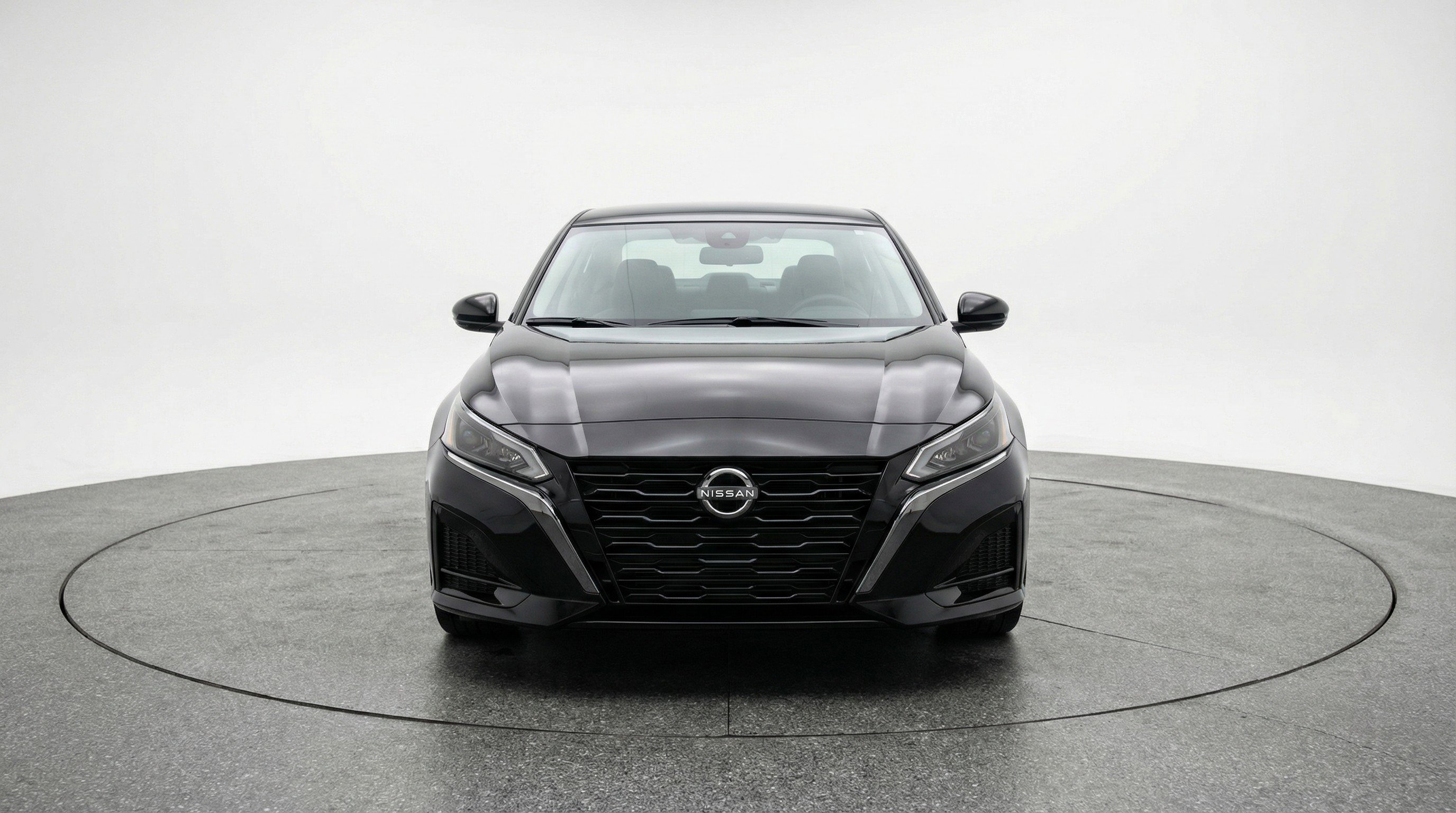 Used 2025 Nissan Altima 2.5 SV FWD image 2
