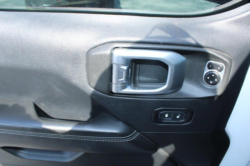 Used 2018 Jeep Wrangler Unlimited Sahara image 9