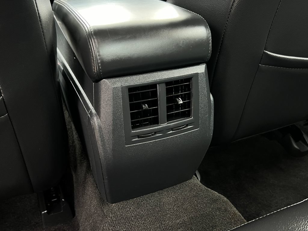 Used 2010 Chrysler 300 Touring RWD image 16