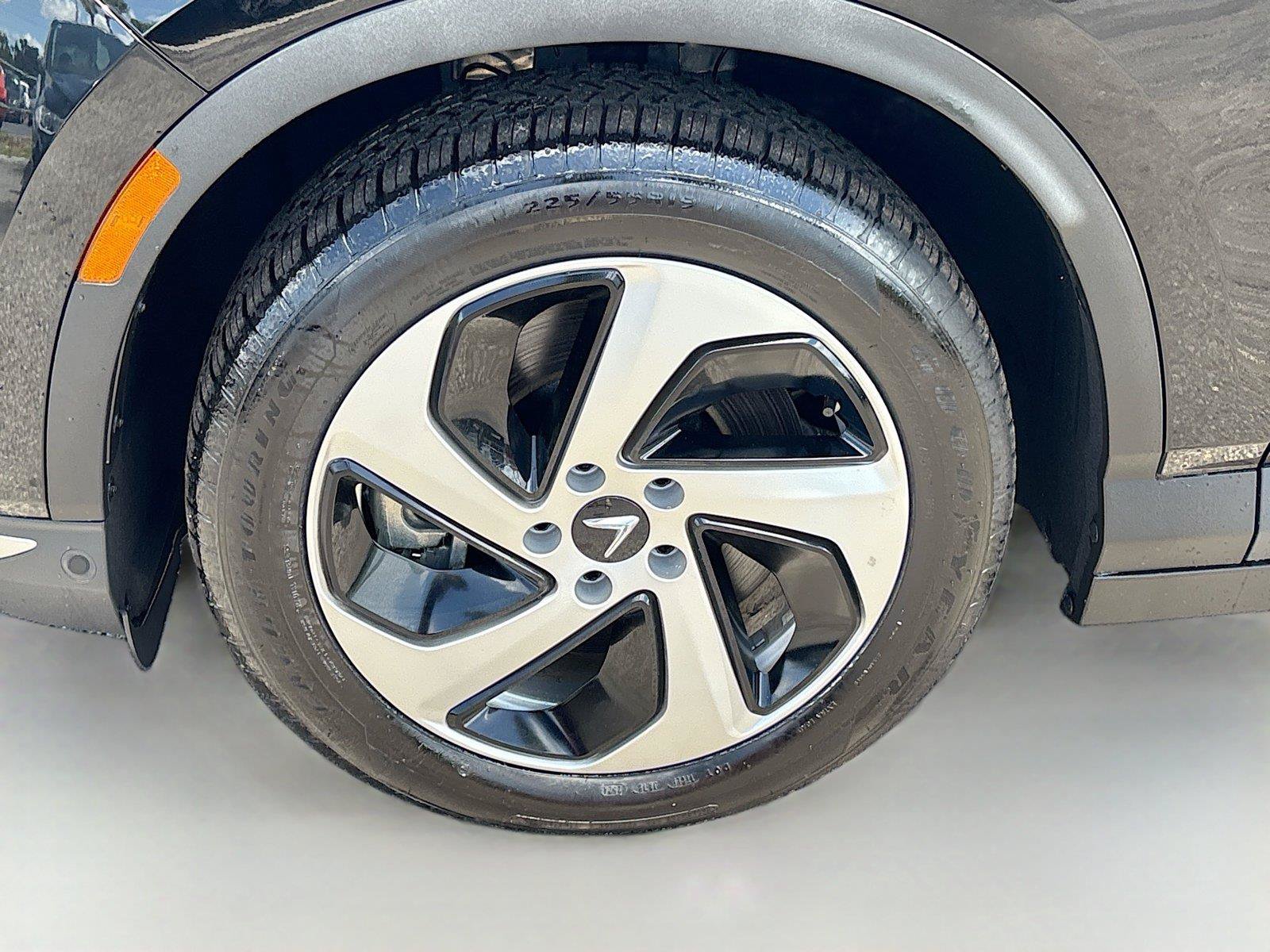 New 2025 VinFast VF 8 Eco AWD/4WD image 30
