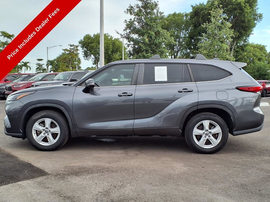 Used 2023 Toyota Highlander LE FWD image 4