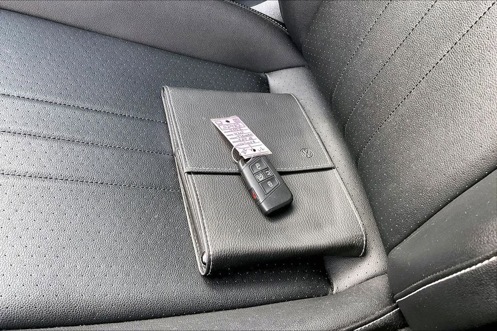 Used 2022 Volkswagen Tiguan SE image 10