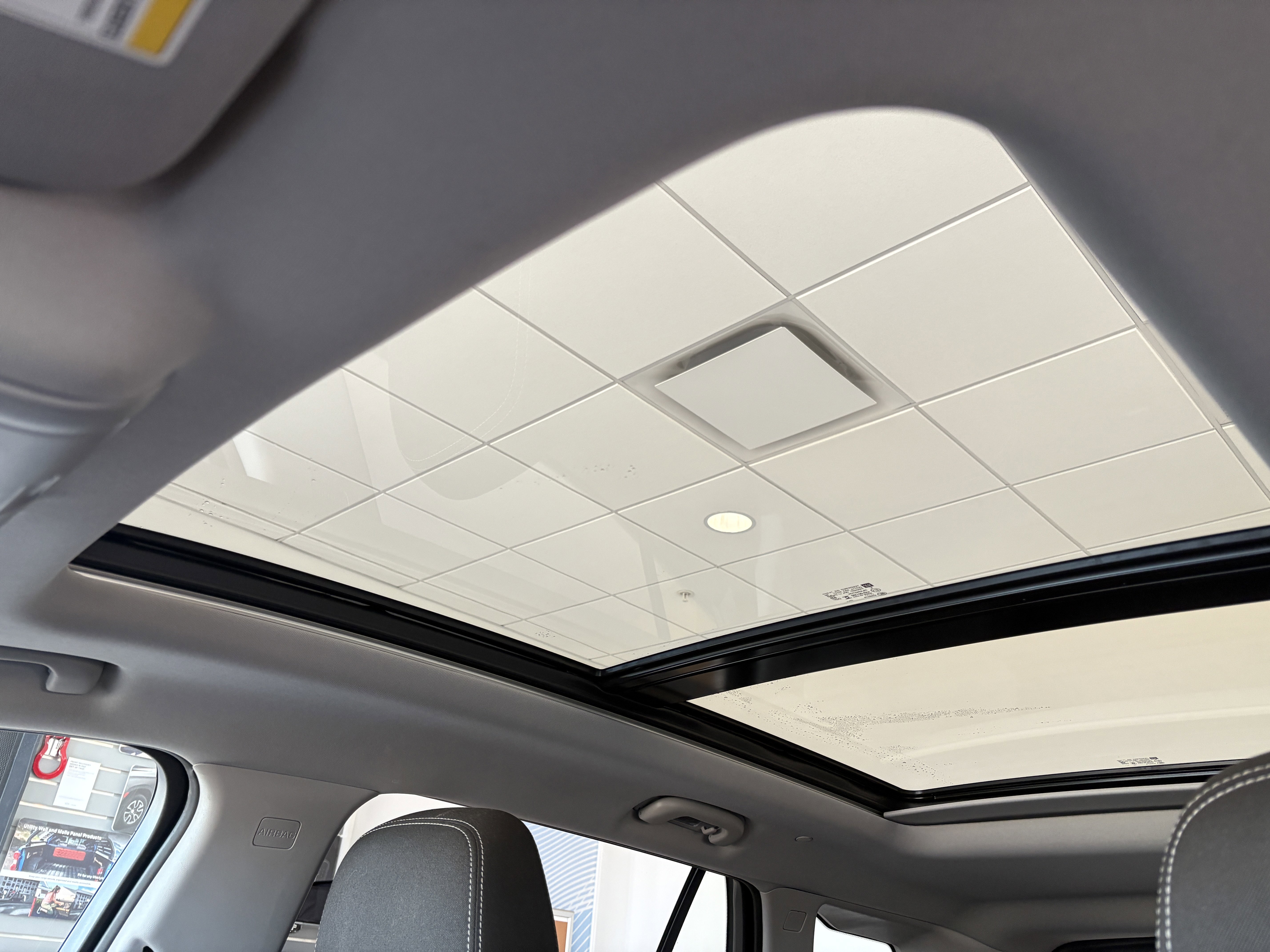 Used 2024 GMC Terrain SLE w/ Driver Convenience Package image 19