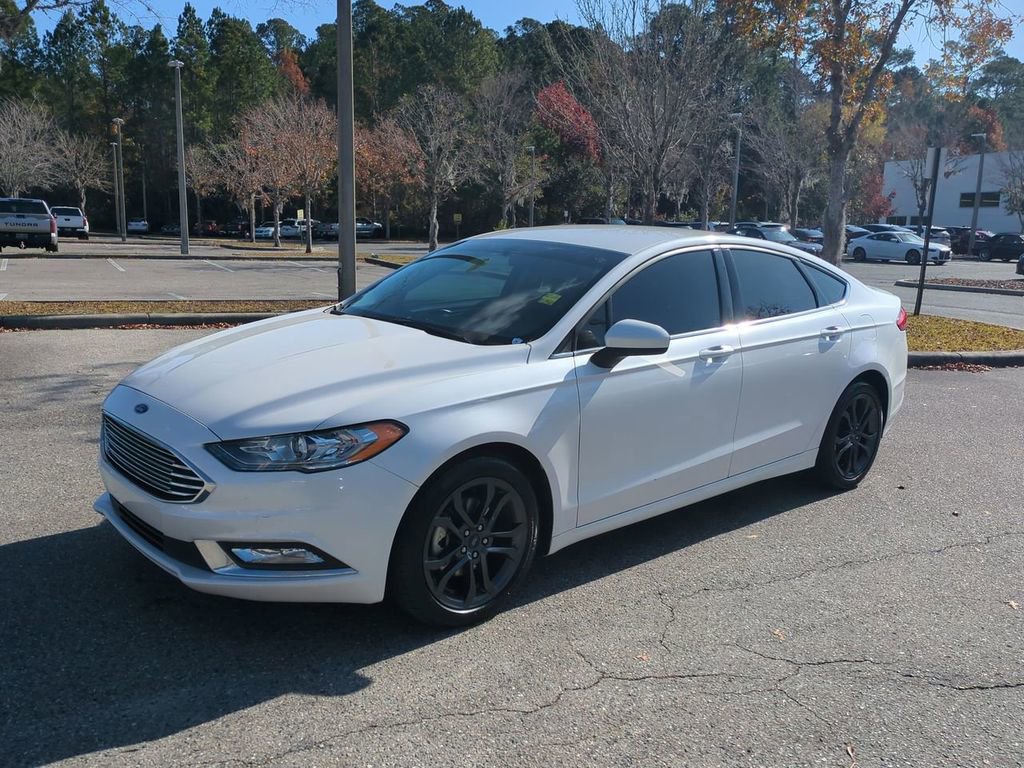 Used 2018 Ford Fusion SE w/ Equipment Group 201A image 2