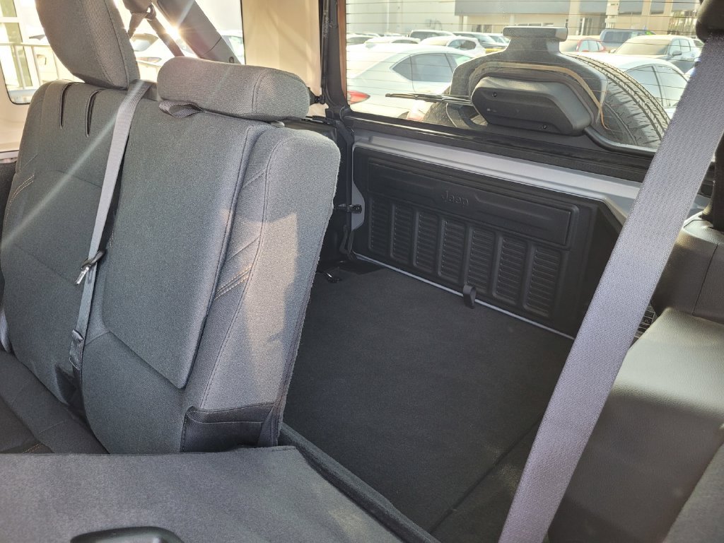 Used 2024 Jeep Wrangler Unlimited w/ Convenience Group AWD/4WD image 14