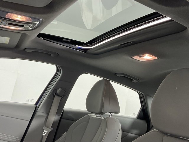 Used 2025 Hyundai Elantra SEL image 13