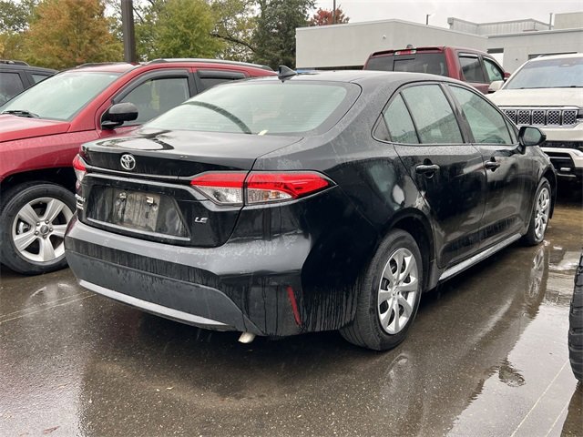 Used 2022 Toyota Corolla LE image 3