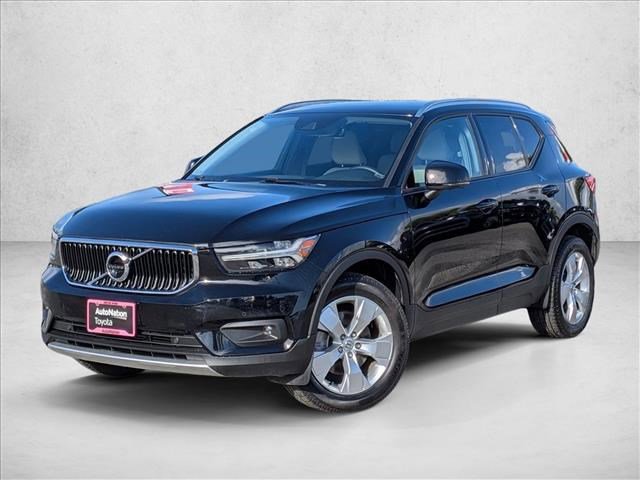 Used 2022 Volvo XC40 T4 Momentum video 1