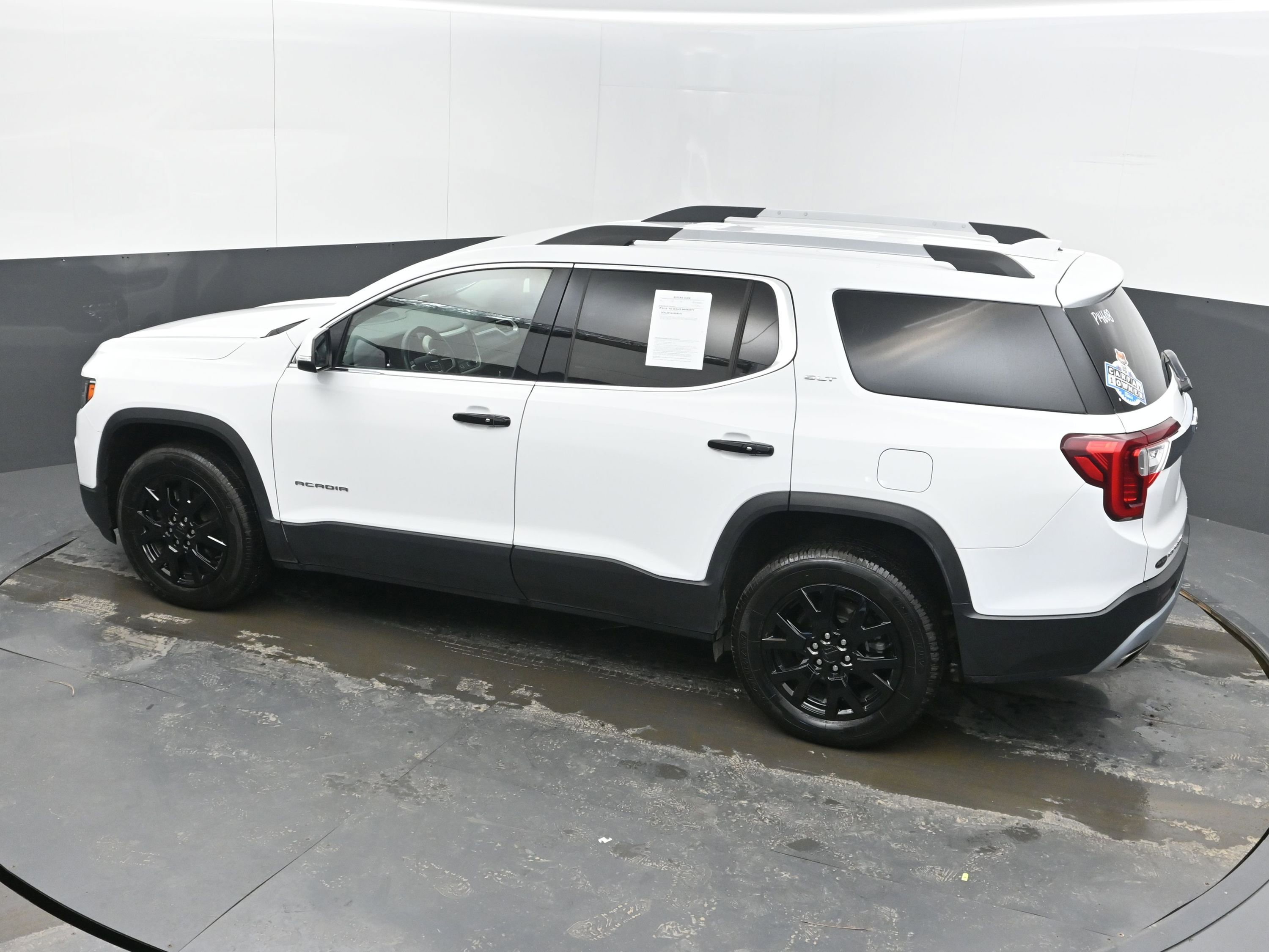 Used 2023 GMC Acadia SLT image 32