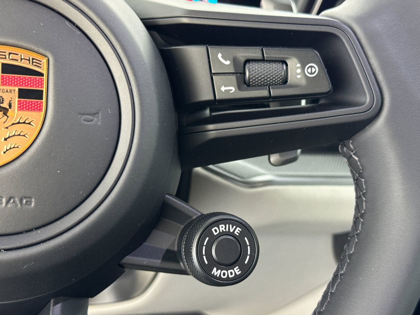 New 2026 Porsche Cayenne S image 30