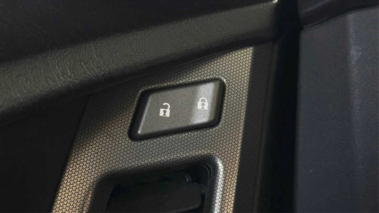 Used 2004 Cadillac XLR RWD image 35