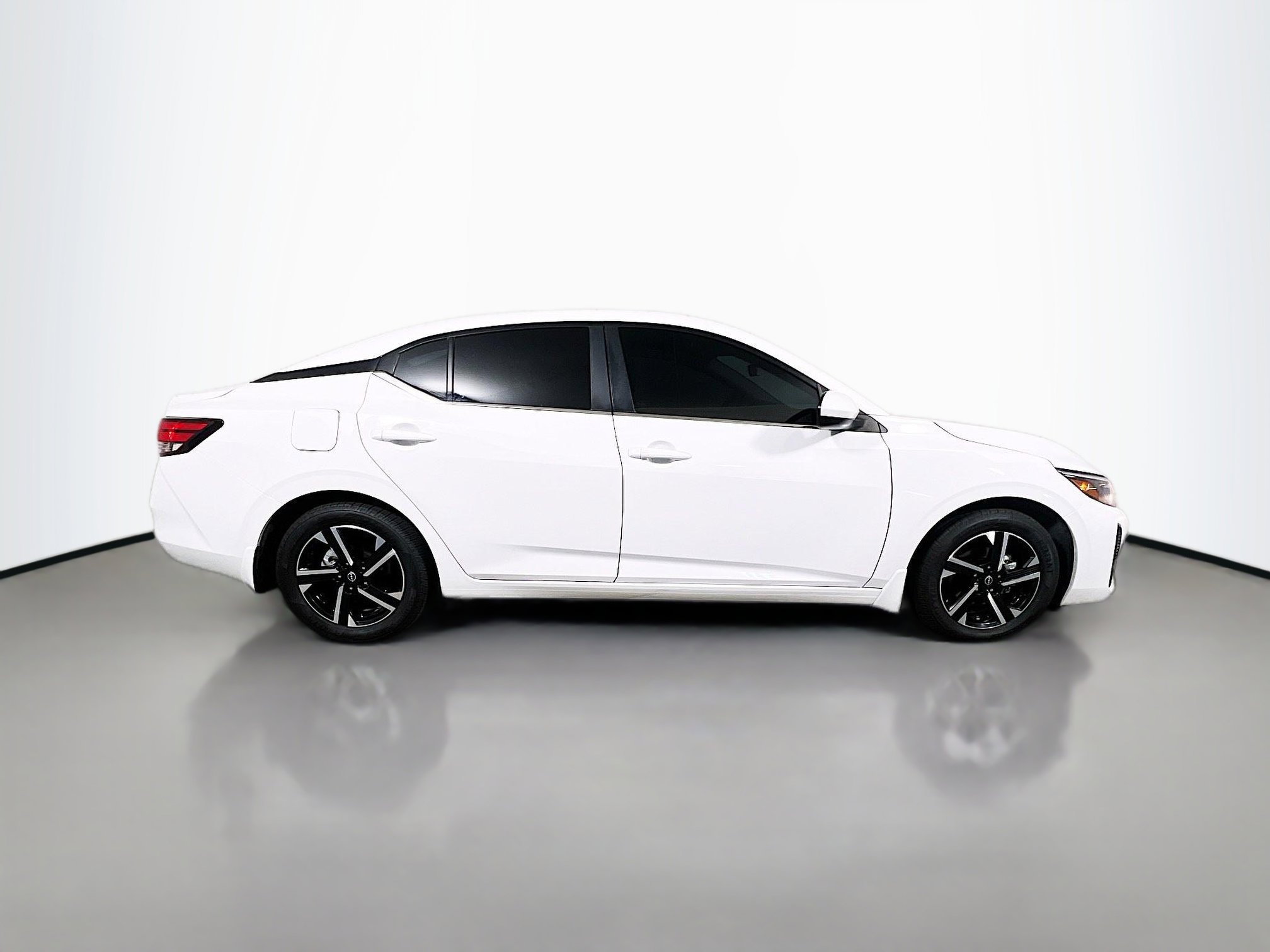 Used 2024 Nissan Sentra SV image 3
